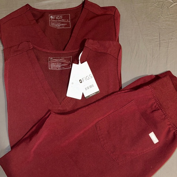 FIGS Maroon / Mulberry Scrub Set - Picture 1 of 4